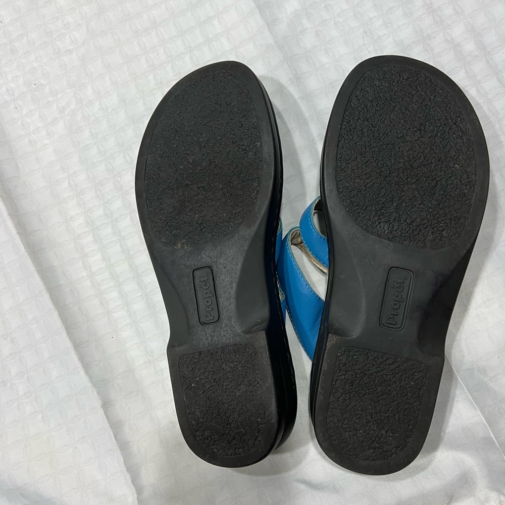 Propet brand - Picture 4 of 5